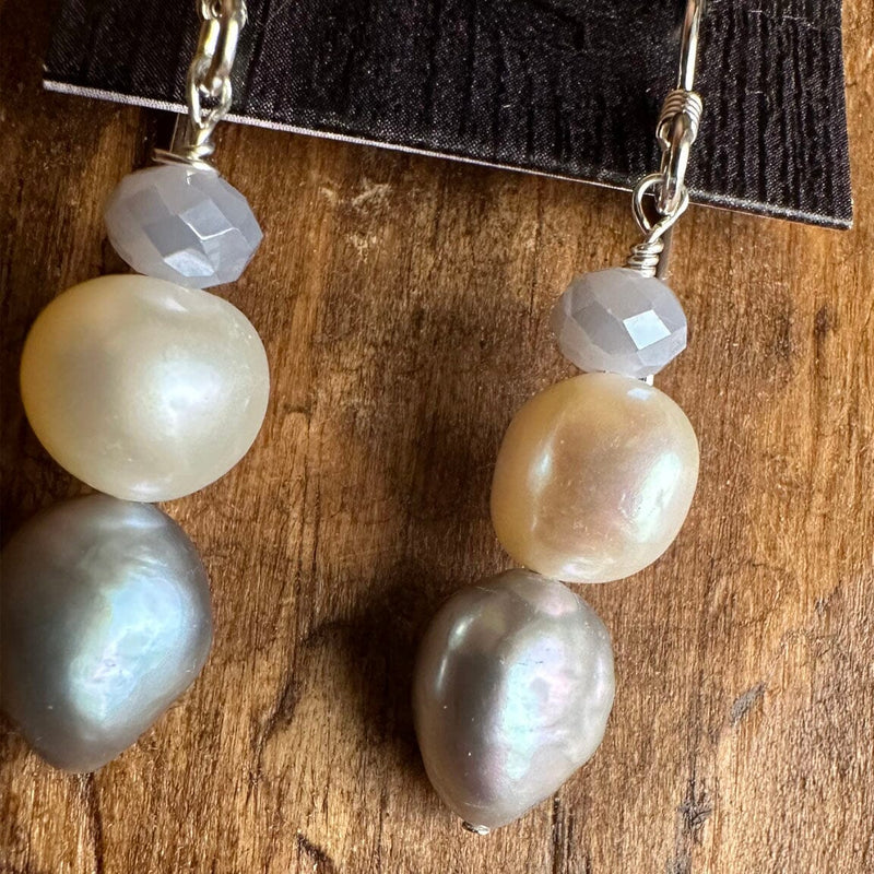 Grey/Ivory Pearl Earrings - ESZ247